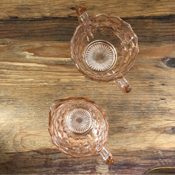 Vintage light pink cream and sugar glass set - Picture 4 of 5